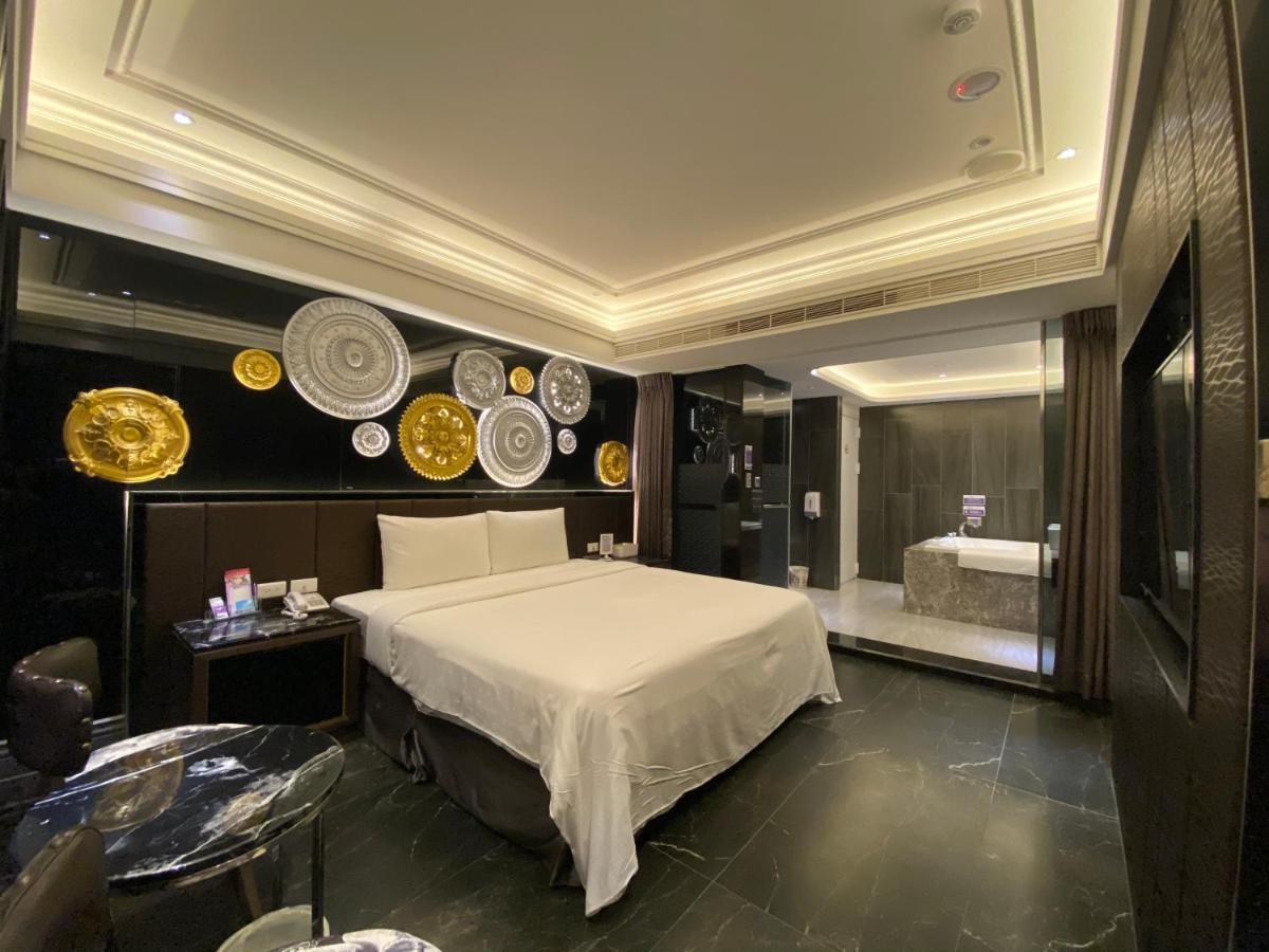 Ouge Motel - Fengshan Kaohsiung Bagian luar foto