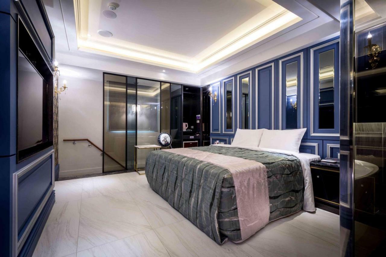 Ouge Motel - Fengshan Kaohsiung Bagian luar foto
